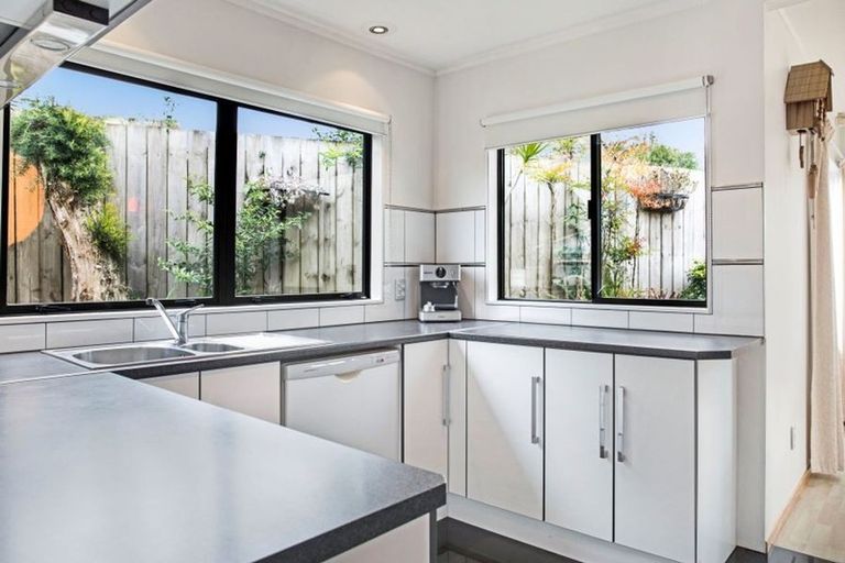 Photo of property in 2/148 Pigeon Mountain Road, Half Moon Bay, Auckland, 2012