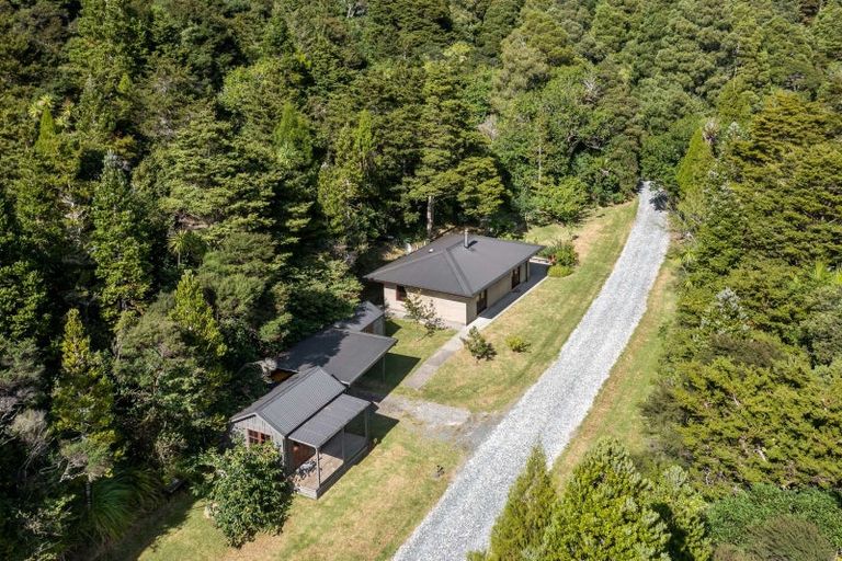 Photo of property in 28 Opahi Bay Road, Mahurangi West, Warkworth, 0983