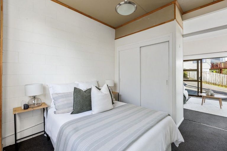 Photo of property in 8a Orewa Heights Crescent, Orewa, 0931