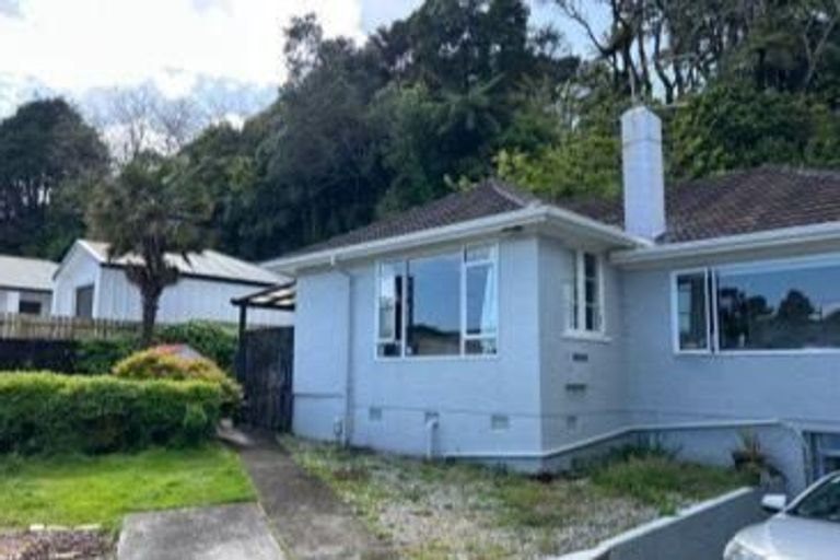 Photo of property in 23a Awanui Street, Merrilands, New Plymouth, 4312