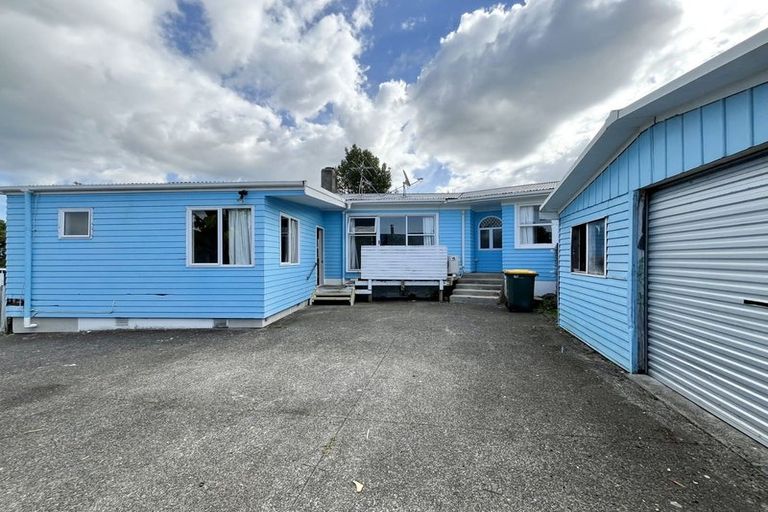 Photo of property in 25 Lendic Avenue, Henderson, Auckland, 0612