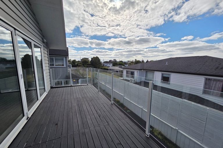 Photo of property in 6b Marina View Drive, West Harbour, Auckland, 0618