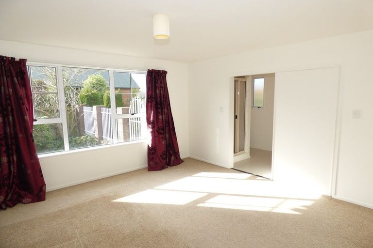 Photo of property in 16 Cricklewood Place, Avonhead, Christchurch, 8042