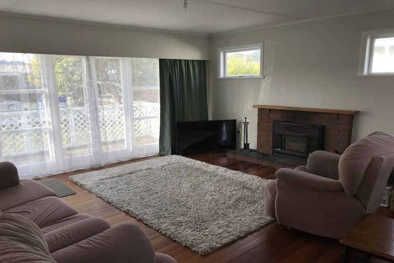 Photo of property in 2 Coleman Street, Paraparaumu, 5032