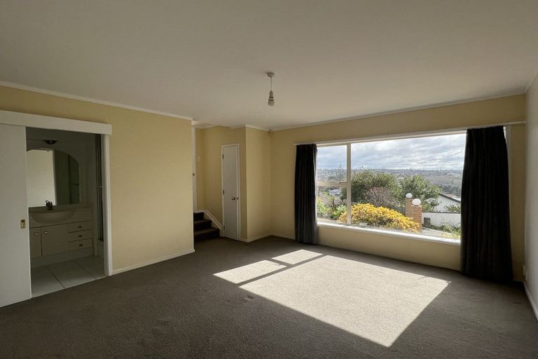 Photo of property in 14 Mcfetridge Place, Hillcrest, Auckland, 0627