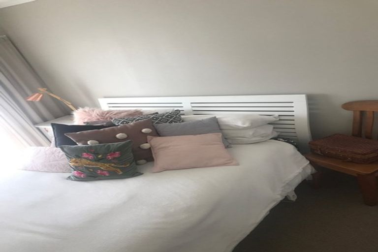 Photo of property in 14 Kilkenny Place, Fitzherbert, Palmerston North, 4410