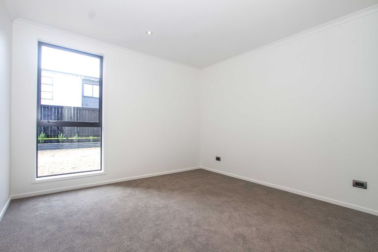 Photo of property in 33 Wallace Road, Ranui, Auckland, 0612