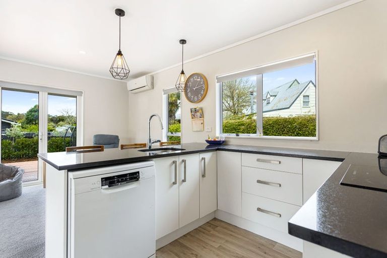 Photo of property in 9 Rheingold Place, Huapai, Kumeu, 0810