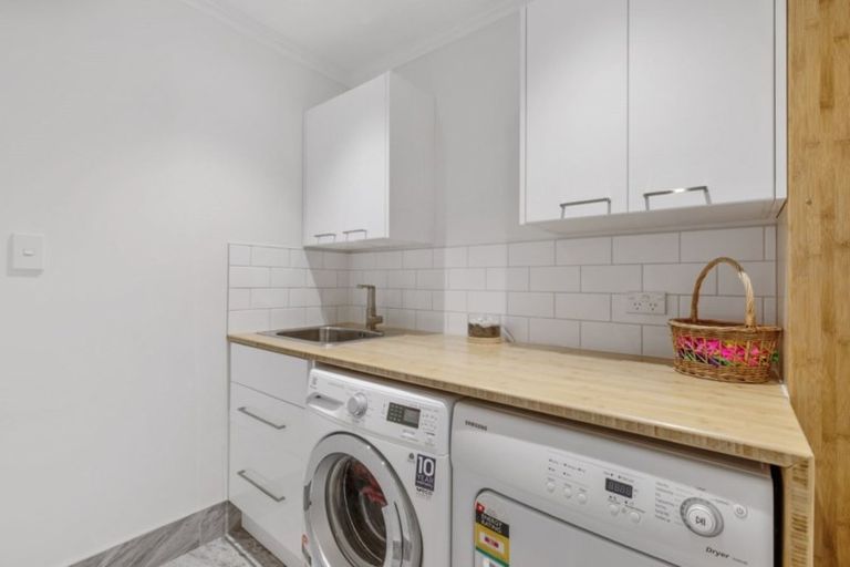 Photo of property in 2/59 Youngs Road, Papakura, 2110