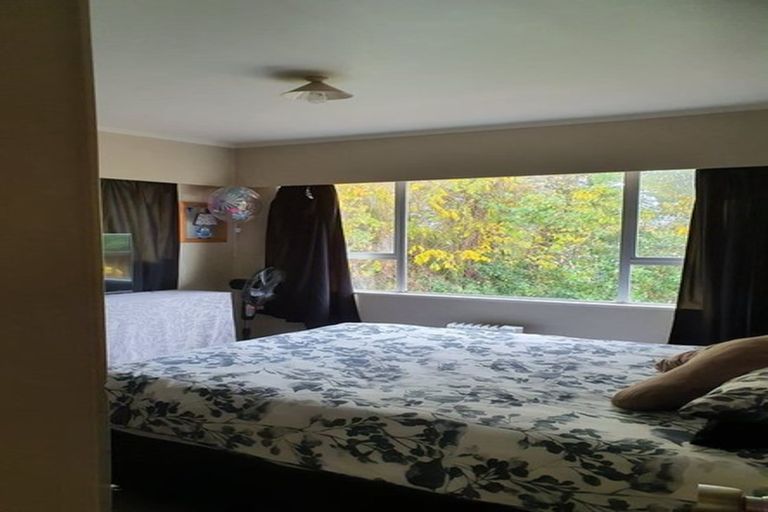 Photo of property in 2/25 Gill Avenue, Te Atatu Peninsula, Auckland, 0610