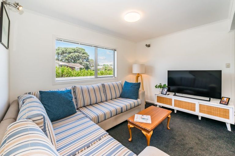 Photo of property in 14 Goldie Place, Waikanae Beach, Waikanae, 5036