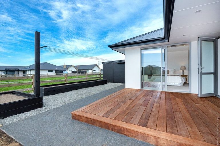 Photo of property in 21 Ridgeland Way, West Melton, 7618