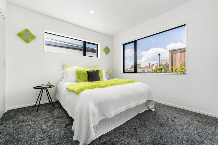 Photo of property in 13a Renata Crescent, Te Atatu Peninsula, Auckland, 0610