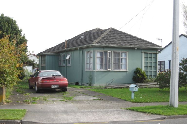 Photo of property in 8 Gibson Crescent, Naenae, Lower Hutt, 5011