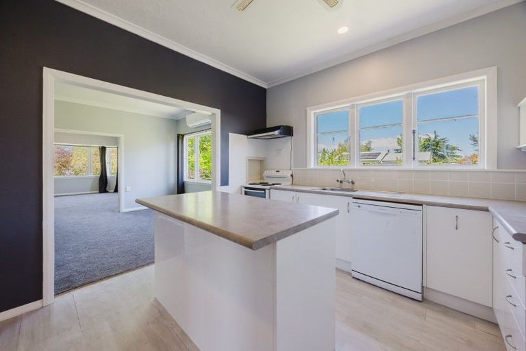 Photo of property in 2070 State Highway 2, Waipukurau, 4285