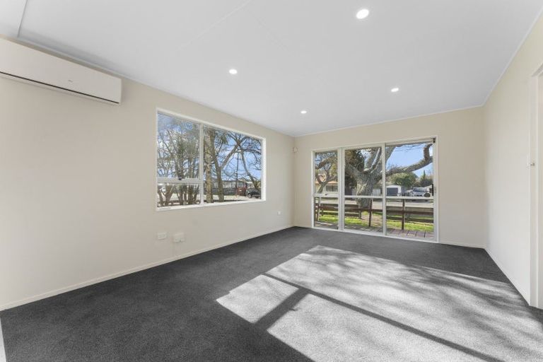 Photo of property in 1 Haast Place, Awapuni, Palmerston North, 4412