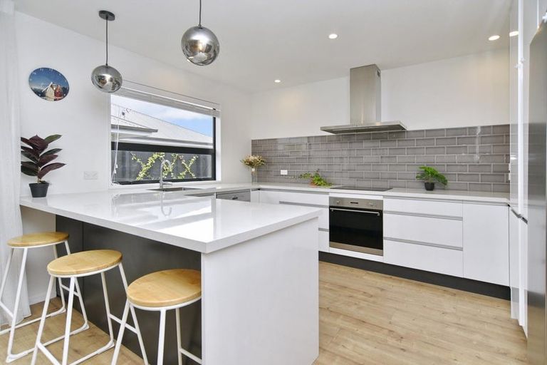 Photo of property in 28 Tara Crescent, Woodend, 7610