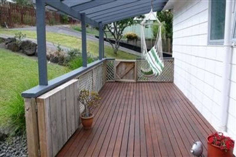 Photo of property in 1/23 Pavola Grove, Glenfield, Auckland, 0629