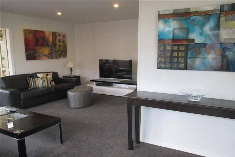 Photo of property in 10 Fairmile Place, Russley, Christchurch, 8042