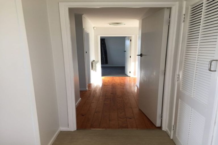 Photo of property in 44 Gossamer Drive, Pakuranga Heights, Auckland, 2010