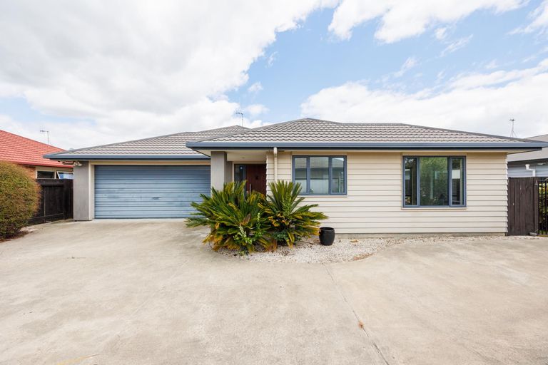 Photo of property in 9 Angelina Way, Kelvin Grove, Palmerston North, 4414