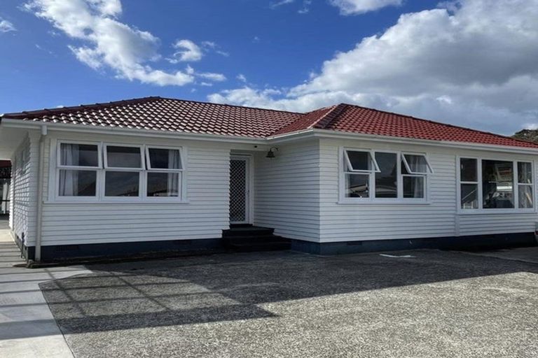 Photo of property in 11 Edgewater Drive, Pakuranga, Auckland, 2010