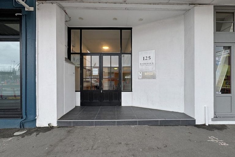 Photo of property in Endeavour Apartments, 19/125 Thorndon Quay, Pipitea, Wellington, 6011