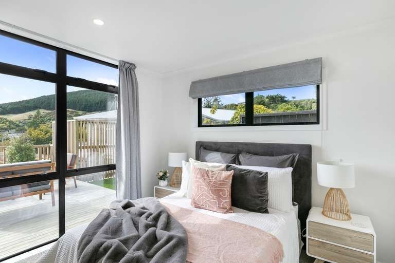 Photo of property in 1a Allen Terrace, Tawa, Wellington, 5028