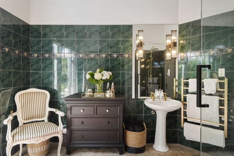 Photo of property in 49b Roland Road, Greenhithe, Auckland, 0632