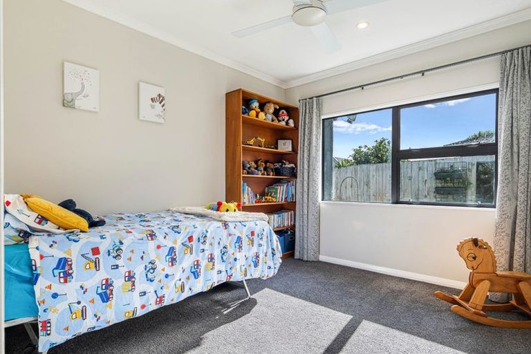 Photo of property in 36 Gilbransen Road, Kumeu, 0810