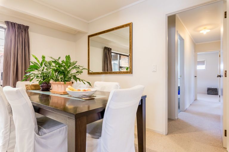 Photo of property in 1/294 Great North Road, Henderson, Auckland, 0612