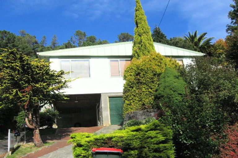 Photo of property in 122 Manuka Street, Stokes Valley, Lower Hutt, 5019
