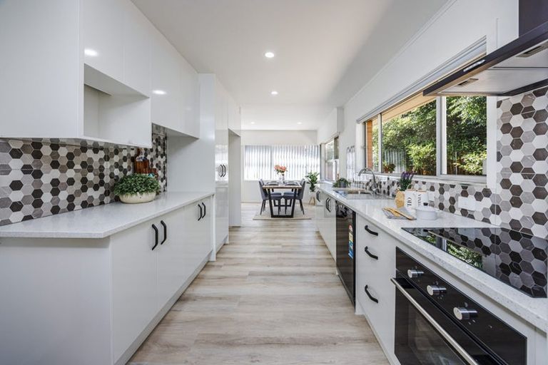 Photo of property in 3 Halcyon Place, Papatoetoe, Auckland, 2025