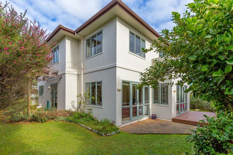 Photo of property in 2/360 East Coast Road, Sunnynook, Auckland, 0630