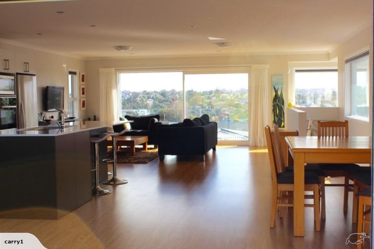 Photo of property in 584 Beach Road, Rothesay Bay, Auckland, 0630