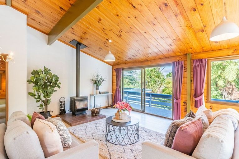 Photo of property in 7 Miromiro Road, Normandale, Lower Hutt, 5010