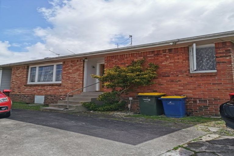 Photo of property in 6 Karamu Street, Te Atatu Peninsula, Auckland, 0610