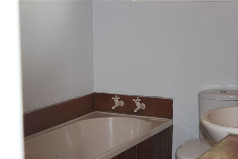 Photo of property in 1/409 West Coast Road, Glen Eden, Auckland, 0602