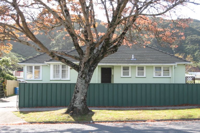 Photo of property in 105 Kowhai Street, Naenae, Lower Hutt, 5011