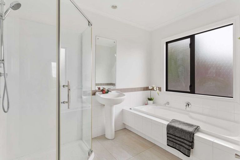 Photo of property in 29 Manu Place, Pinehill, Auckland, 0632