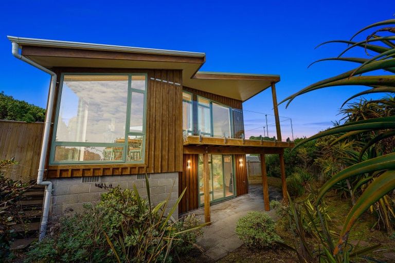 Photo of property in 31 Kapiti Lane, Otaki Beach, Otaki, 5512