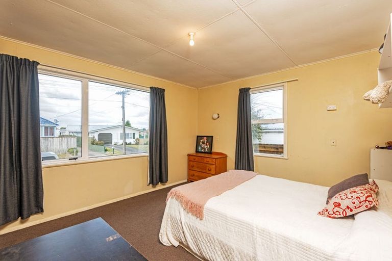 Photo of property in 1 Collins Crescent, Feilding, 4702