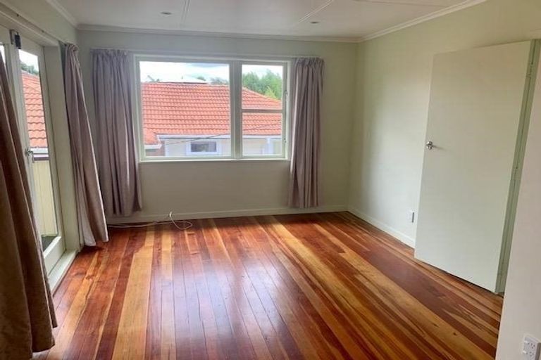 Photo of property in 727 Swanson Road, Swanson, Auckland, 0612