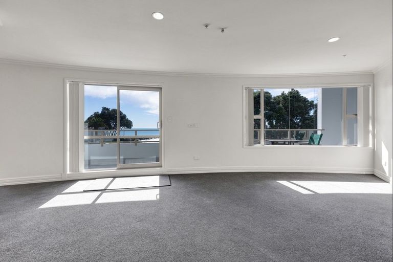Photo of property in 1e Queen Street, New Plymouth, 4310