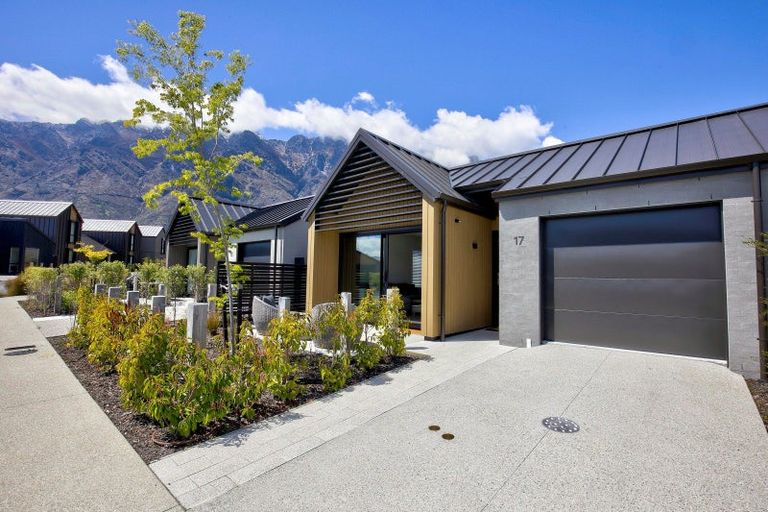 Photo of property in 17 Inder Street, Jacks Point, 9371