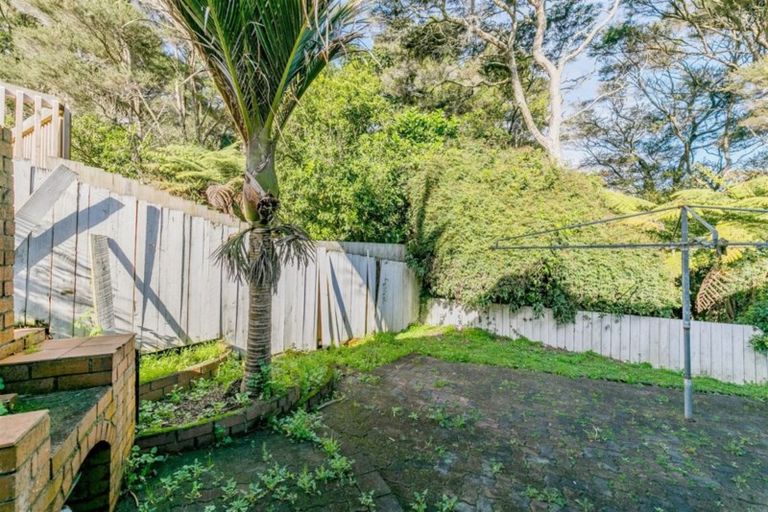 Photo of property in 66 Easton Park Parade, Glenfield, Auckland, 0629