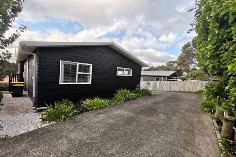 Photo of property in 7 Tobago Place, Sunnynook, Auckland, 0620