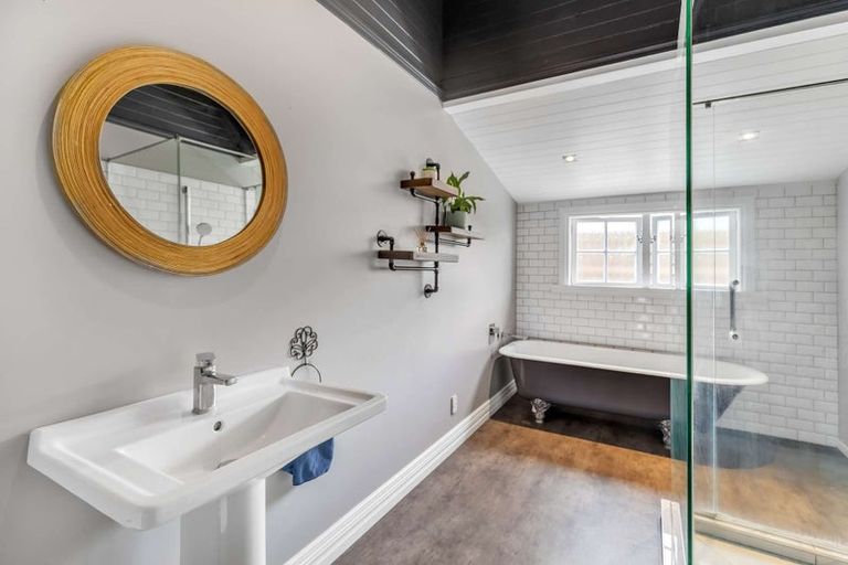 Photo of property in 1 Tamar Street, Rongotea, 4476