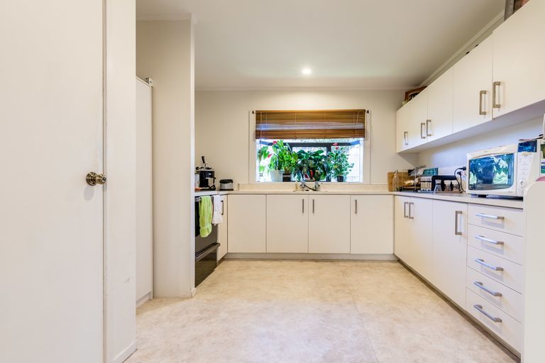 Photo of property in 1/294 Great North Road, Henderson, Auckland, 0612
