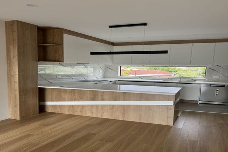 Photo of property in 6/26 Buscomb Avenue, Henderson, Auckland, 0610